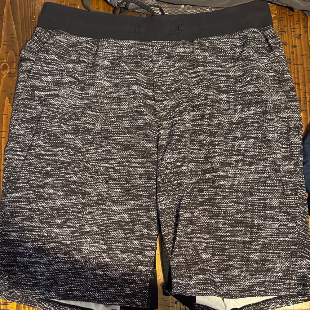 Lululemon Athletica Black and Gray Athletic Shorts the short 11 inch inseam